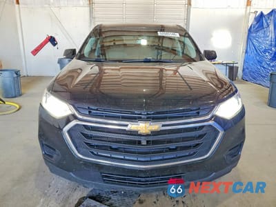 Piąte zdjęcie samochodu w środku: 2018 CHEVROLET TRAVERSE LS VIN:1GNERFKW4JJ107667 - miniatura