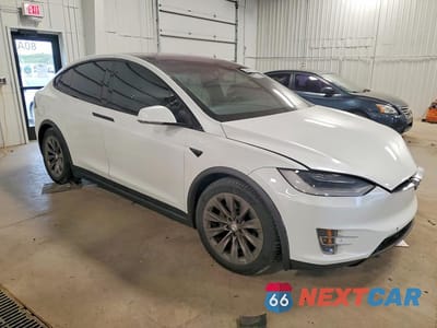 Czwarte zdjęcie samochodu z boku: 2019 TESLA MODEL X VIN:5YJXCAE20KF197164 - miniatura
