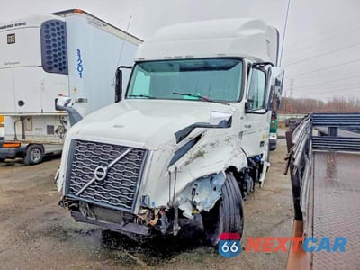 2023 VOLVO VN VNL 4V4NC9EH0PN336877 - główne zdjęcie licytacji z USA - miniatura