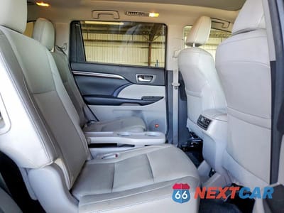 Zdjęcie 11 z 13 samochodu: 2016 TOYOTA HIGHLANDER LIMITED PLATINUM VIN:5TDDKRFH3GS286110 - miniatura