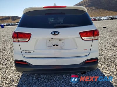 Zdjęcie 6 z 12 samochodu: 2016 KIA SORENTO LX VIN:5XYPG4A35GG043263 - miniatura