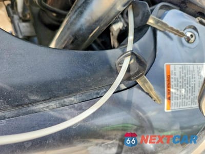 Zdjęcie 8 z 9 samochodu: 2003 SUZUKI GSX750 F VIN:JS1GR7GA332100608 - miniatura
