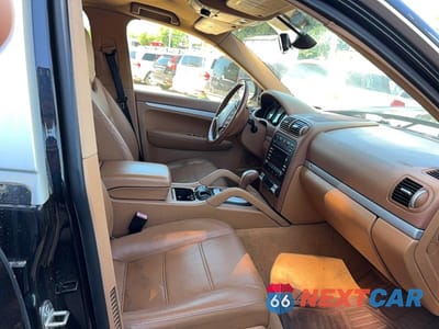 Piąte zdjęcie samochodu w środku: 2010 PORSCHE CAYENNE VIN:WP1AA2AP5ALA07274 - miniatura
