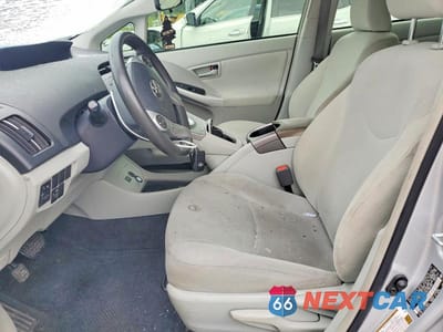 Zdjęcie 7 z 12 samochodu: 2015 TOYOTA PRIUS TWO VIN:JTDKN3DU6F0484886 - miniatura