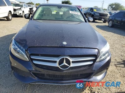 Piąte zdjęcie samochodu w środku: 2015 MERCEDES-BENZ C 300 4MATIC VIN:55SWF4KB1FU019082 - miniatura