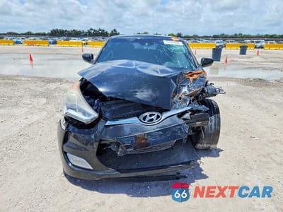 Piąte zdjęcie samochodu w środku: 2017 HYUNDAI VELOSTER VALUE EDITION VIN:KMHTC6AD9HU321219 - miniatura