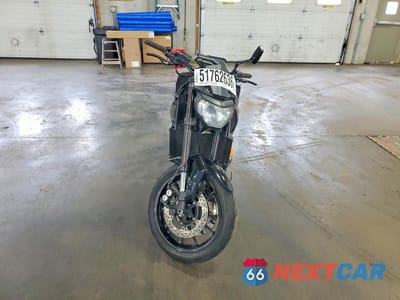 Drugie zdjęcie samochodu z przodu: 2016 YAMAHA FZ09 C VIN:JYARN33E5GA009696 - miniatura