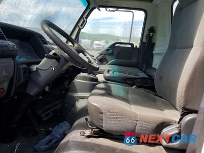 Zdjęcie 7 z 13 samochodu: 2003 ISUZU NPR BOX TRUCK VIN:4KLB4B1R53J800488 - miniatura