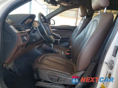 Zdjęcie 7 z 12 samochodu: 2017 BMW X1 XDRIVE28I VIN:WBXHT3C35H5F83820 - miniatura