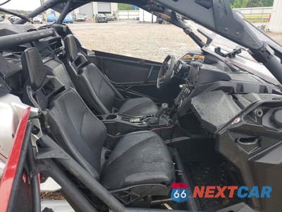 Piąte zdjęcie samochodu w środku: 2024 CAN-AM MAVERICK X3 DS TURBO RR VIN:3JBVGAV4XRE000324 - miniatura