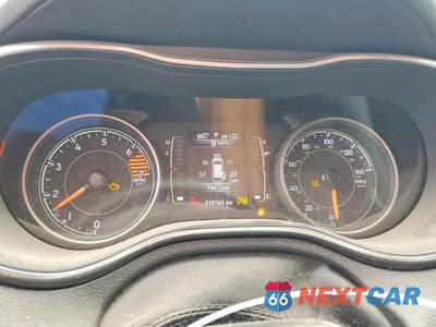 Zdjęcie 9 z 13 samochodu: 2019 JEEP CHEROKEE LATITUDE VIN:1C4PJLCB4KD223308 - miniatura