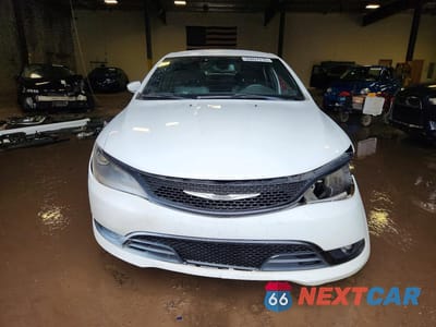 Piąte zdjęcie samochodu w środku: 2015 CHRYSLER 200 S VIN:1C3CCCBBXFN637661 - miniatura