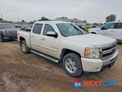 Czwarte zdjęcie samochodu z boku: 2011 CHEVROLET SILVERADO K1500 LT VIN:3GCPKSE32BG321172 - miniatura