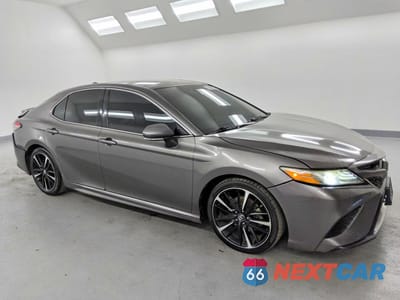 Czwarte zdjęcie samochodu z boku: 2018 TOYOTA CAMRY XSE V6 VIN:4T1BZ1HK5JU013729 - miniatura
