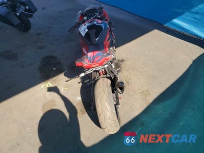 Zdjęcie 6 z 9 samochodu: 2024 BMW S 1000 RR VIN:WB10E6302R6K38150 - miniatura