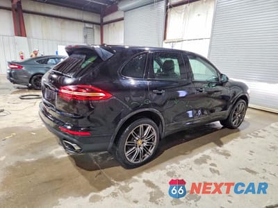 Trzecie zdjęcie samochodu z tyłu: 2017 PORSCHE CAYENNE VIN:WP1AA2A27HKA81638 - miniatura