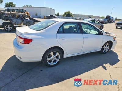 Trzecie zdjęcie samochodu z tyłu: 2013 TOYOTA COROLLA LE VIN:5YFBU4EE3DP124963 - miniatura