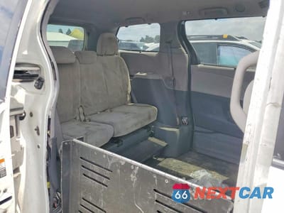 Zdjęcie 11 z 13 samochodu: 2019 TOYOTA SIENNA LE VIN:5TDKZ3DC2KS013160 - miniatura