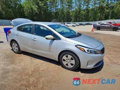 Czwarte zdjęcie samochodu z boku: 2018 KIA FORTE LX VIN:3KPFL4A7XJE195649 - miniatura