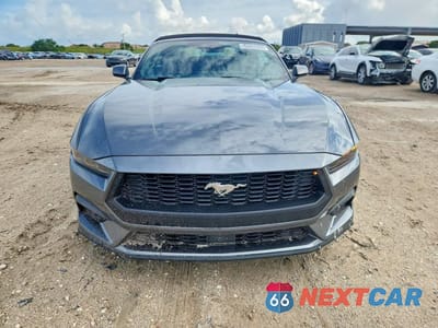 Piąte zdjęcie samochodu w środku: 2025 FORD MUSTANG VIN:1FAGP8UH6S5120888 - miniatura