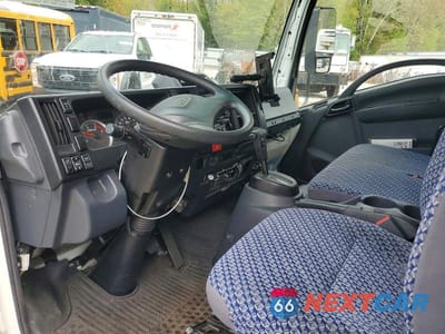 Zdjęcie 8 z 13 samochodu: 2023 ISUZU NPR HD REFRIGERATED BOX TRUCK ** R & D * PRI FLEET ** VIN:JALC4W161P7012228 - miniatura
