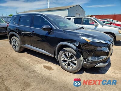 Czwarte zdjęcie samochodu z boku: 2021 NISSAN ROGUE SV VIN:5N1AT3BBXMC683238 - miniatura