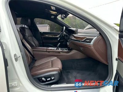 Zdjęcie 9 z 10 samochodu: 2019 BMW 750 XI VIN:WBA7F2C52KB240316 - miniatura
