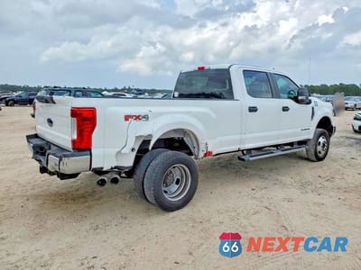 Trzecie zdjęcie samochodu z tyłu: 2019 FORD F350 SUPER DUTY VIN:1FT8W3DT4KEF88661 - miniatura