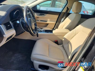 Zdjęcie 7 z 12 samochodu: 2017 JAGUAR XF PREMIUM VIN:SAJBJ4BV6HCY27096 - miniatura