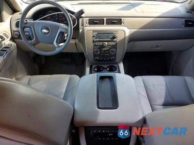 Zdjęcie 8 z 13 samochodu: 2012 CHEVROLET SUBURBAN K1500 LT VIN:1GNSKJE78CR302741 - miniatura