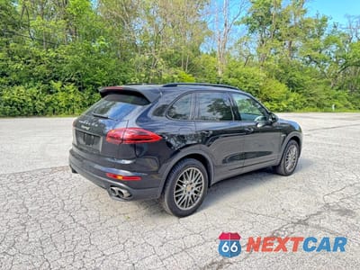 Czwarte zdjęcie samochodu z boku: 2016 PORSCHE CAYENNE SE HYBRID VIN:WP1AE2A29GLA17811 - miniatura
