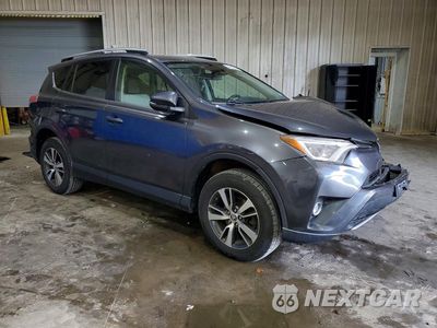 Czwarte zdjęcie samochodu z boku: 2017 TOYOTA RAV4 XLE VIN:JTMRFREVXHJ110901 - miniatura