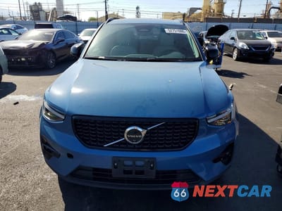 Piąte zdjęcie samochodu w środku: 2024 VOLVO XC40 PLUS VIN:YV4L12UL7R2363047 - miniatura