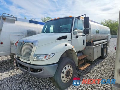 Drugie zdjęcie samochodu z przodu: 2011 INTERNATIONAL 4400 FUEL / LUBE TRUCK VIN:1HTMKAAN5BH330476 - miniatura