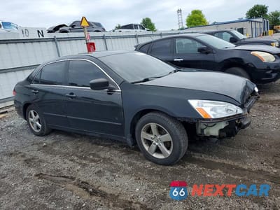 Czwarte zdjęcie samochodu z boku: 2004 HONDA ACCORD EX VIN:1HGCM56824A027858 - miniatura