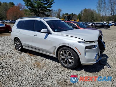 Czwarte zdjęcie samochodu z boku: 2024 BMW X7 XDRIVE40I VIN:5UX23EM04R9U34002 - miniatura