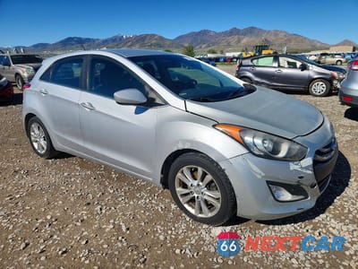 Czwarte zdjęcie samochodu z boku: 2014 HYUNDAI ELANTRA GT BASE VIN:KMHD35LH4EU215464 - miniatura