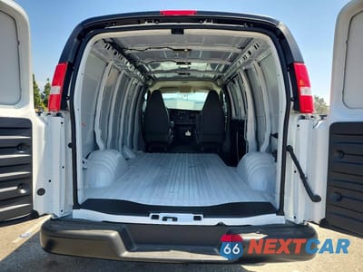 Zdjęcie 10 z 13 samochodu: 2026 CHEVROLET EXPRESS G2500 VIN:1GCWGAFP4T1197303 - miniatura