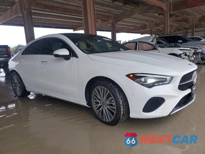 Czwarte zdjęcie samochodu z boku: 2025 MERCEDES-BENZ CLA 250 VIN:W1K5J4GB0SN556290 - miniatura