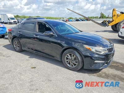 Czwarte zdjęcie samochodu z boku: 2019 KIA OPTIMA LX VIN:5XXGT4L37KG339729 - miniatura