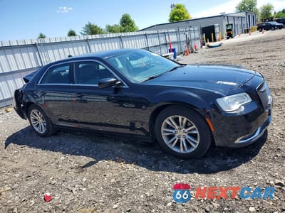 Czwarte zdjęcie samochodu z boku: 2017 CHRYSLER 300 LIMITED VIN:2C3CCAAG5HH552417 - miniatura