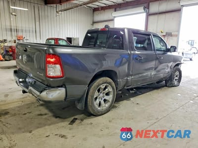 Trzecie zdjęcie samochodu z tyłu: 2021 RAM 1500 BIG HORN VIN:1C6SRFFT1MN774468 - miniatura