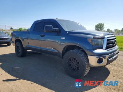 Czwarte zdjęcie samochodu z boku: 2010 TOYOTA TUNDRA DOUBLE CAB SR5 VIN:5TFUW5F11AX136451 - miniatura