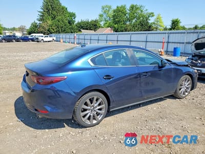 Trzecie zdjęcie samochodu z tyłu: 2020 MAZDA 3 PREFERRED VIN:3MZBPBDM5LM117861 - miniatura