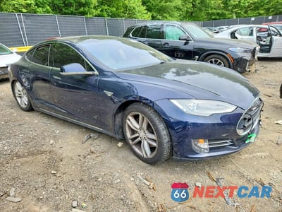 Czwarte zdjęcie samochodu z boku: 2015 TESLA MODEL S 85D VIN:5YJSA1H22FFP74892 - miniatura