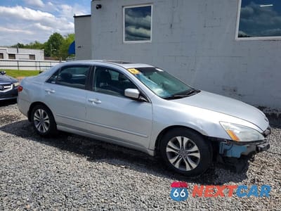 Czwarte zdjęcie samochodu z boku: 2005 HONDA ACCORD EX VIN:1HGCM66555A076906 - miniatura