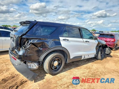 Trzecie zdjęcie samochodu z tyłu: 2024 FORD EXPLORER POLICE INTERCEPTOR VIN:1FM5K8AB9RGA68148 - miniatura