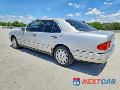 Drugie zdjęcie samochodu z przodu: 1998 MERCEDES-BENZ E 320 4MATIC VIN:WDBJF82F1WX007332 - miniatura