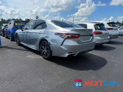 Trzecie zdjęcie samochodu z tyłu: 2024 TOYOTA CAMRY SE VIN:4T1T11AK2RU852643 - miniatura