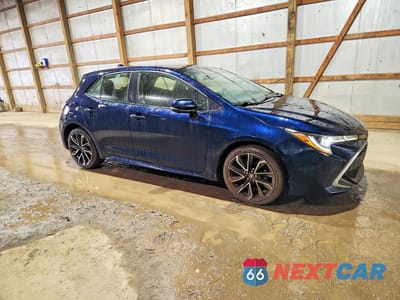 Czwarte zdjęcie samochodu z boku: 2019 TOYOTA COROLLA HATCHBACK XSE VIN:JTNK4RBE0K3058066 - miniatura